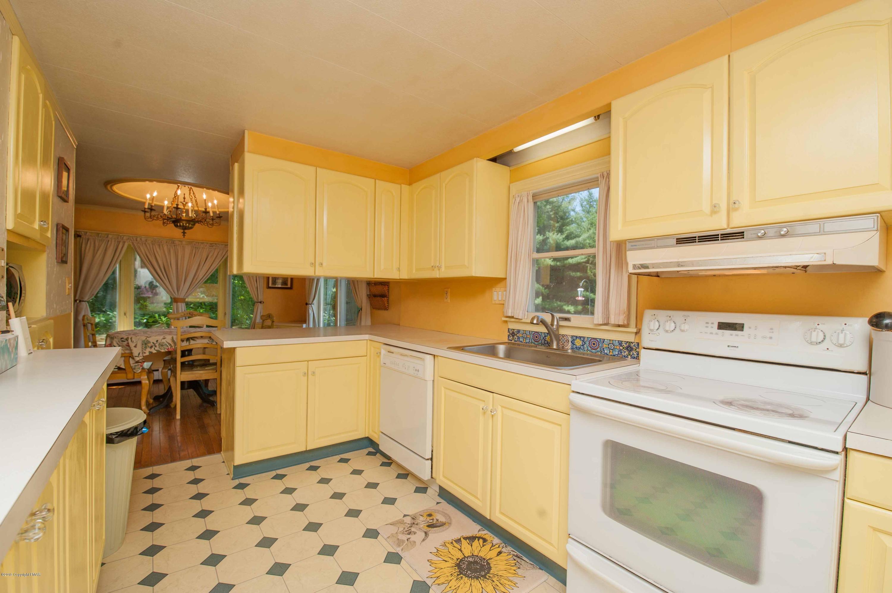 270 Gould Development Road Saylorsburg, PA 18353 - Photo 33 of 52 Kitchen