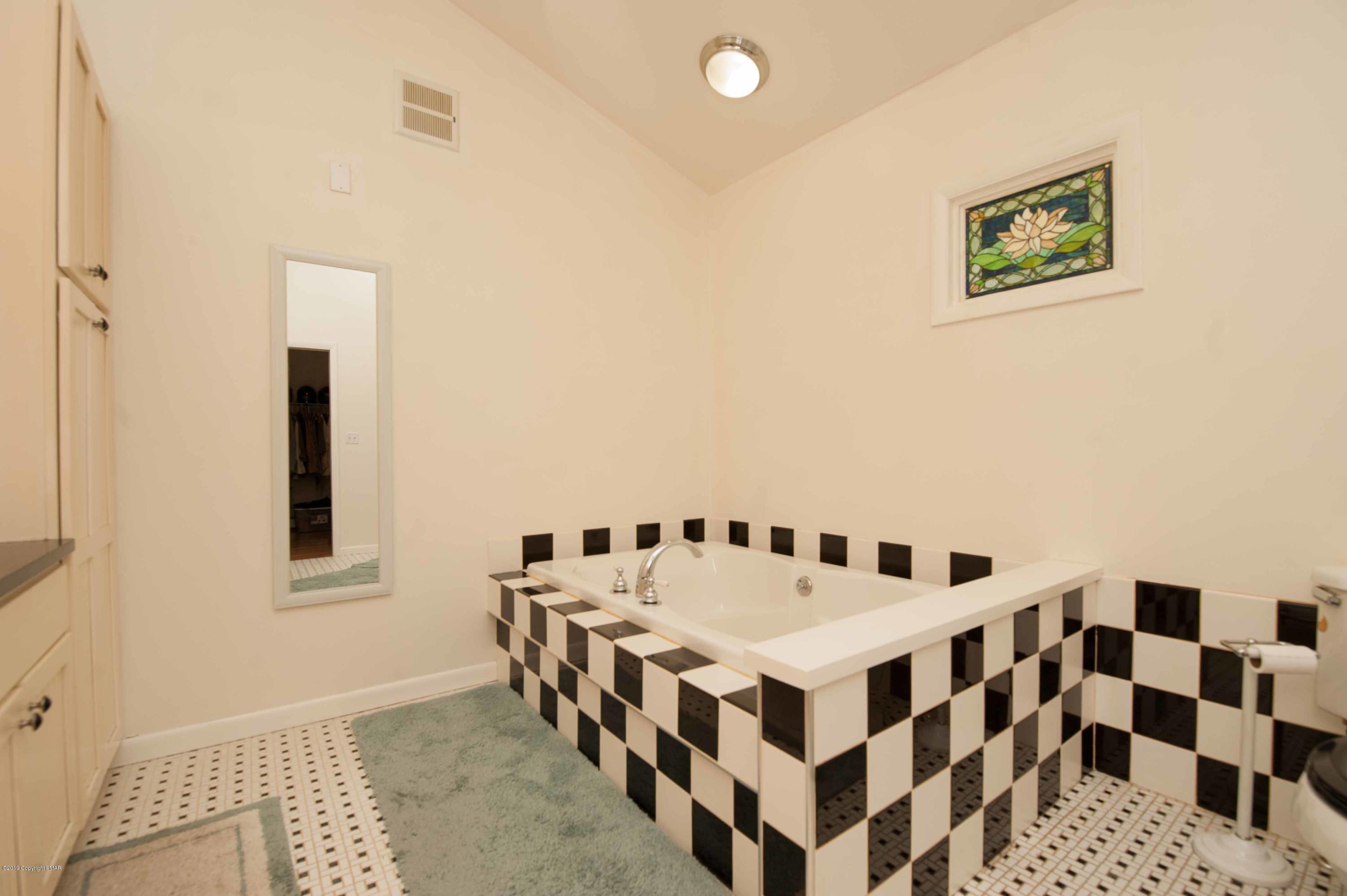 270 Gould Development Road Saylorsburg, PA 18353 - Photo 45 of 52 Master bath suite
