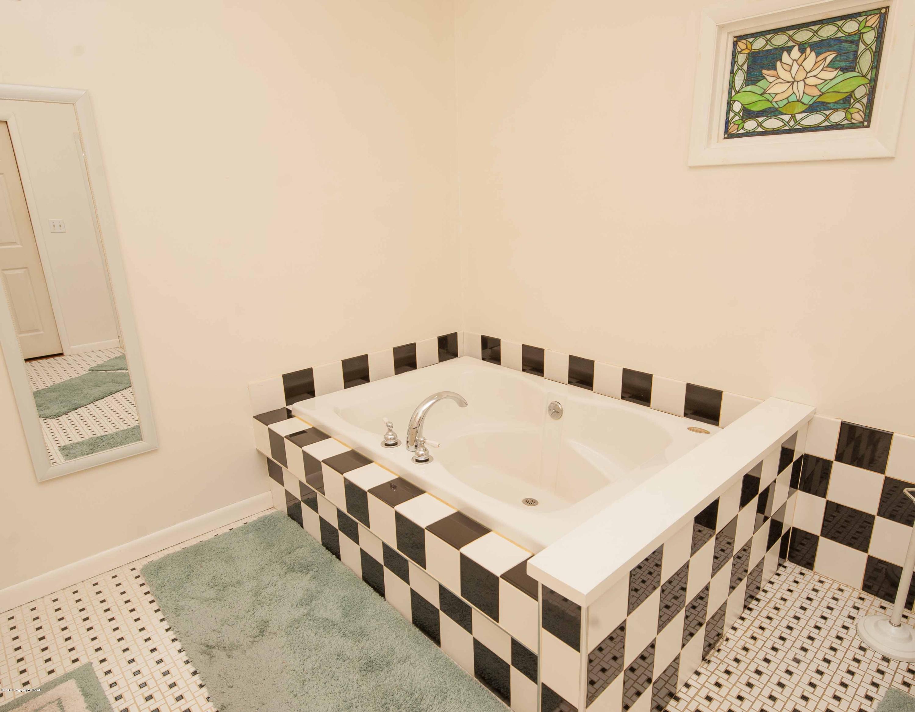 270 Gould Development Road Saylorsburg, PA 18353 - Photo 47 of 52 Master bath suite