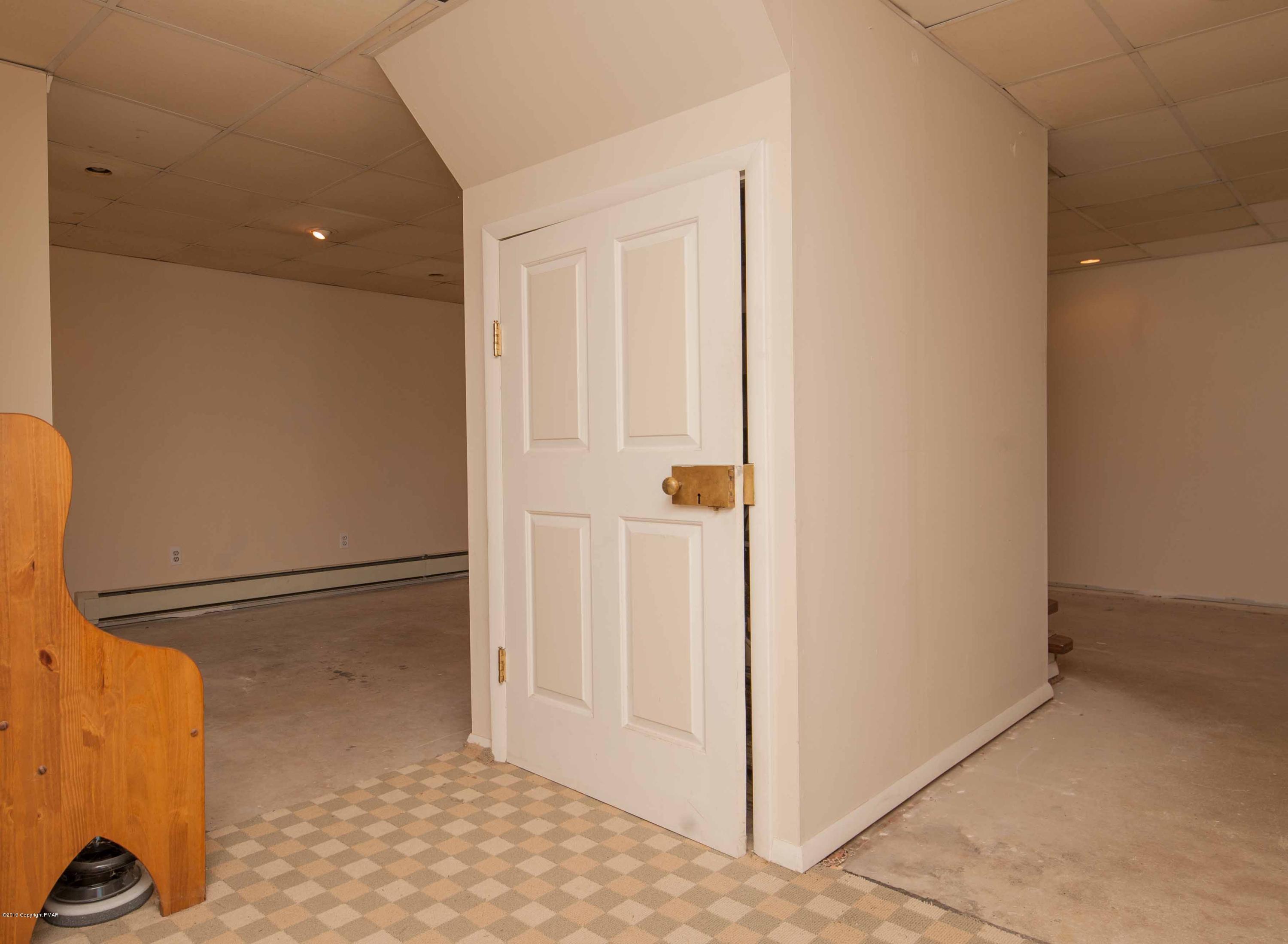 270 Gould Development Road Saylorsburg, PA 18353 - Photo 51 of 52 Family room