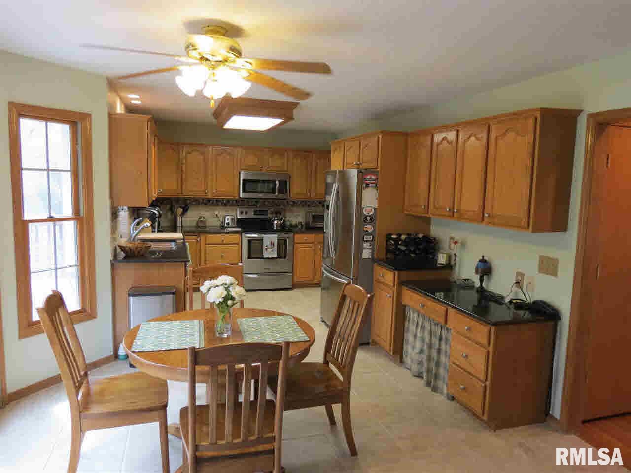 2087 Plum Tree Road Bettendorf, IA 52722 - Photo 3 of 24 Gallery Image 3