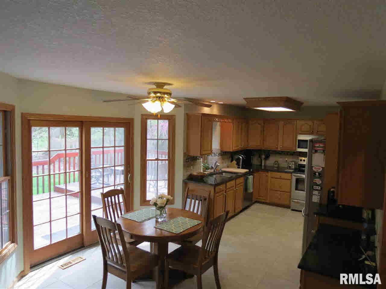 2087 Plum Tree Road Bettendorf, IA 52722 - Photo 4 of 24 Gallery Image 4