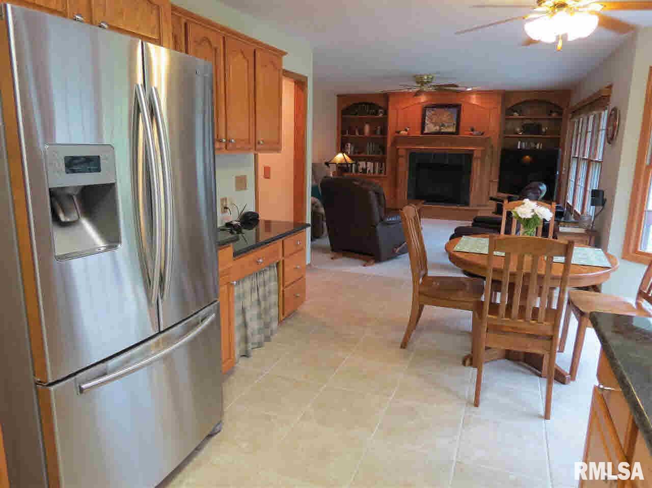 2087 Plum Tree Road Bettendorf, IA 52722 - Photo 6 of 24 Gallery Image 6
