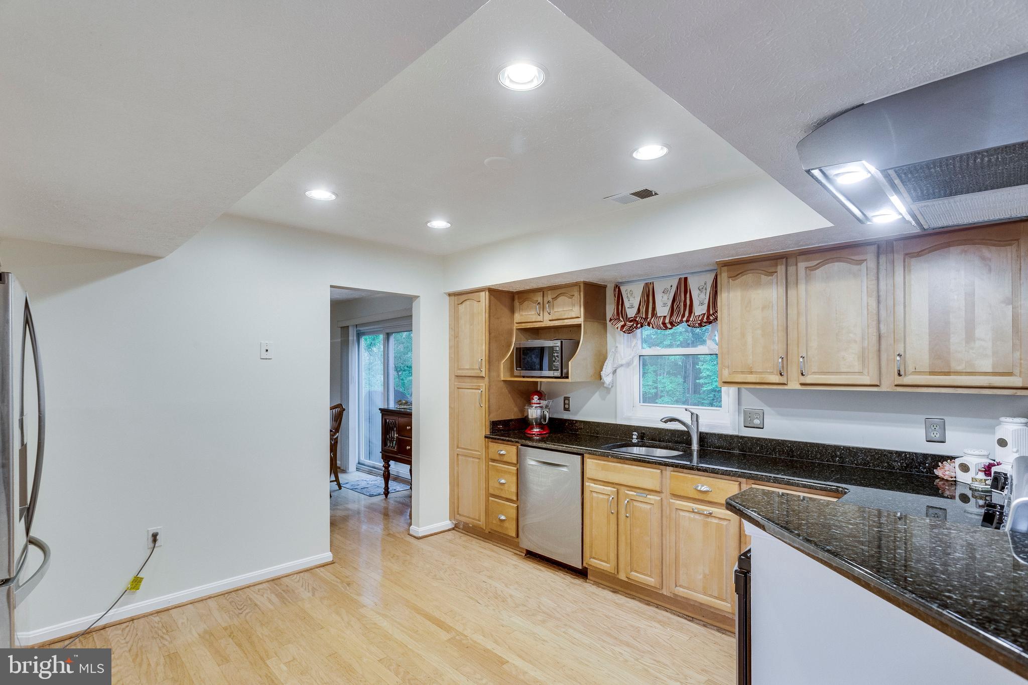 13203 Jasper Road Fairfax, VA 22033 - Photo 12 of 38 Gourmet Kitchen with Stainless Appliances