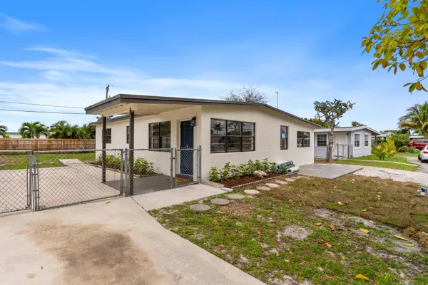 $2,850 | 2415 Lewis Road, West Palm Beach, FL 33415