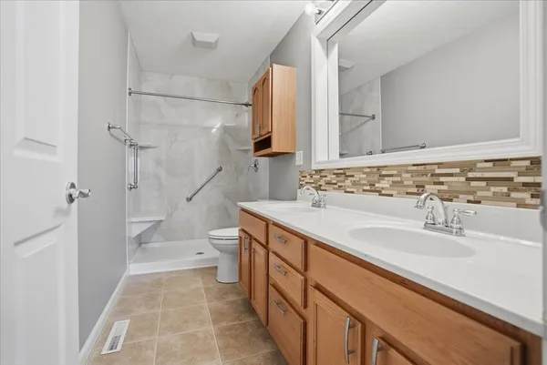 $319,900 | 910 Gerike Way, Bloomington, IL 61704