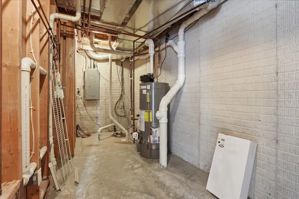 $319,900 | 910 Gerike Way, Bloomington, IL 61704