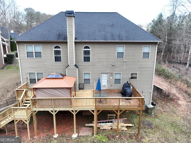 a view of a house with backyard and sitting area
