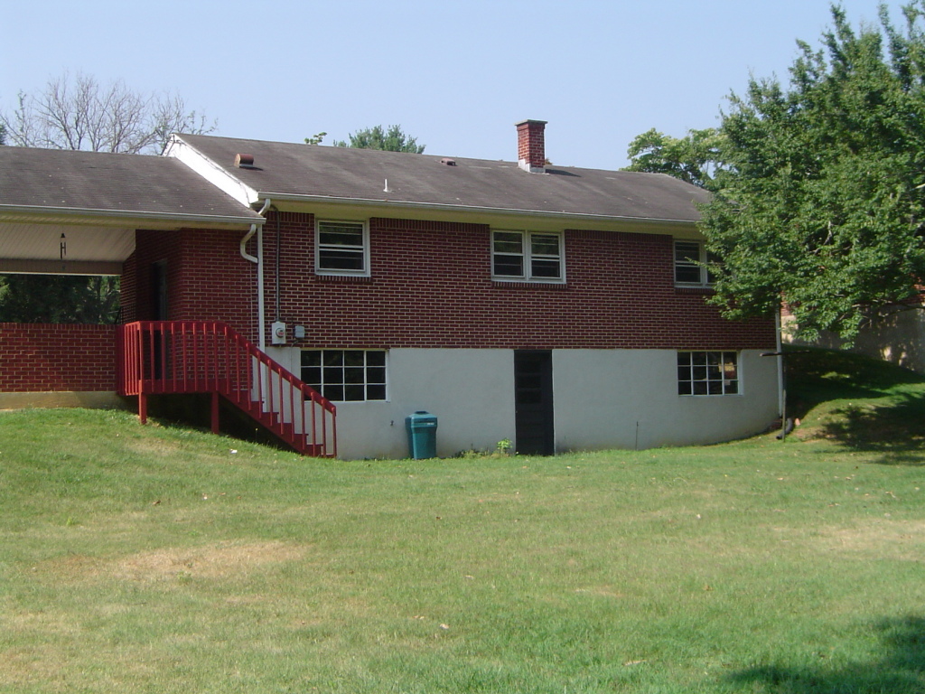 2133 Meadowbrook Road Northwest Roanoke, VA 24017 - Photo 4 of 20 a front view of a house with yard and trees