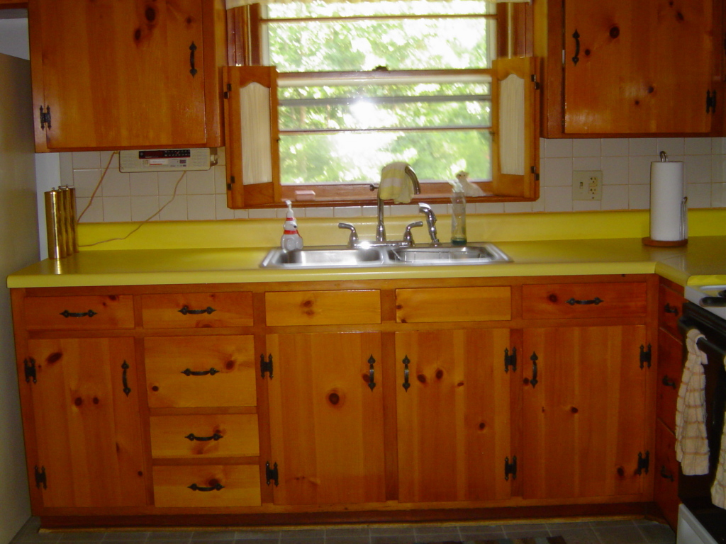 2133 Meadowbrook Road Northwest Roanoke, VA 24017 - Photo 6 of 20 a view of a window