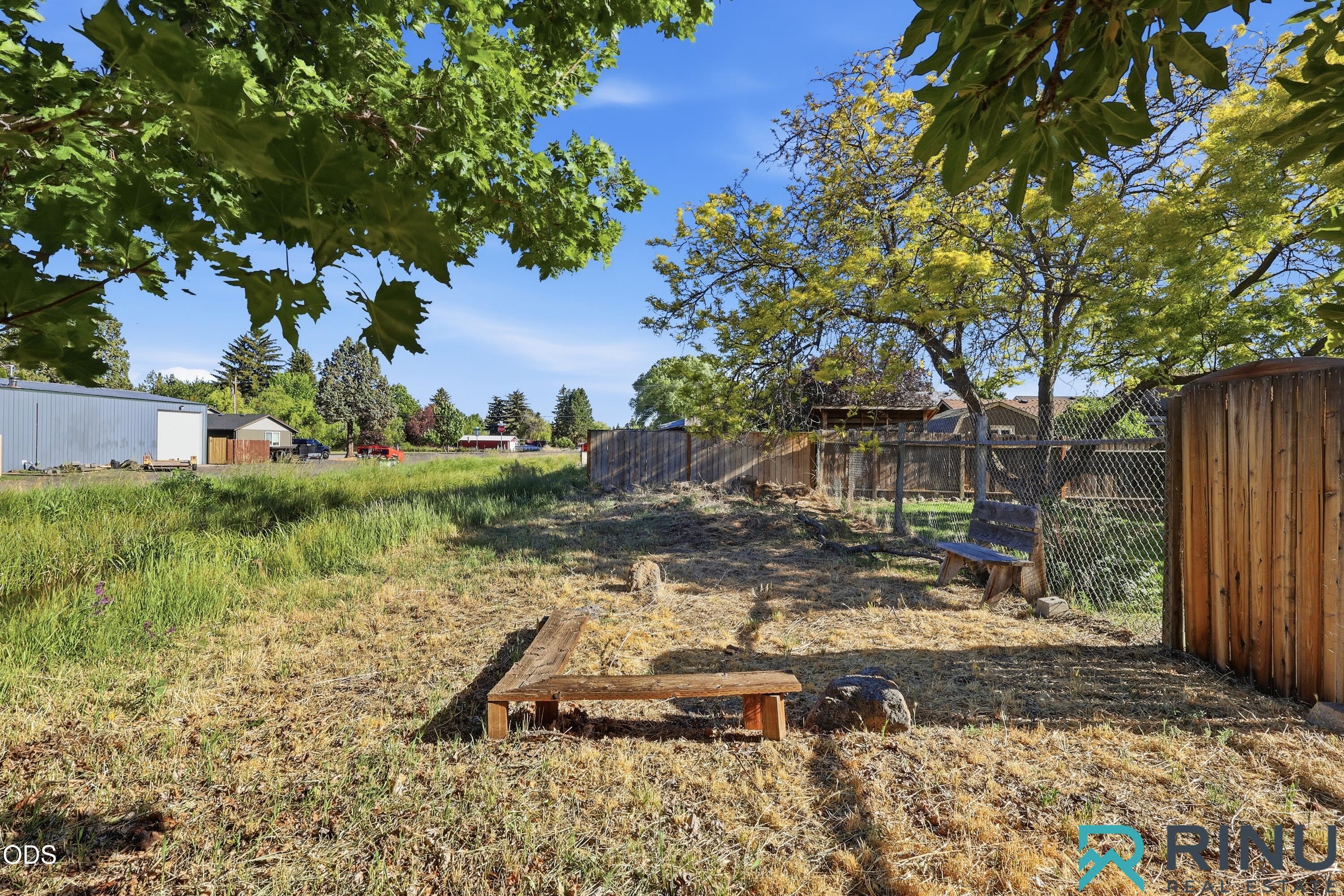 1810 Southwest 27th Street Redmond, OR 97756 - Photo 41 of 53