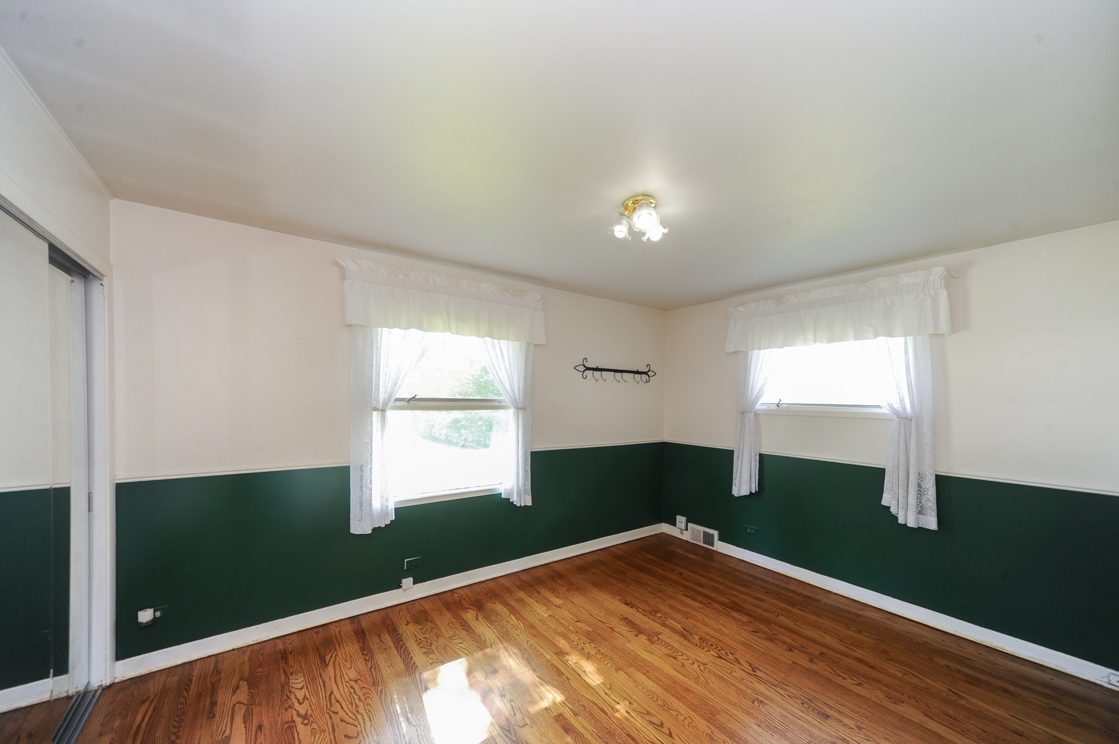 680 Timber Hill Road Deerfield, IL 60015 - Photo 5 of 10