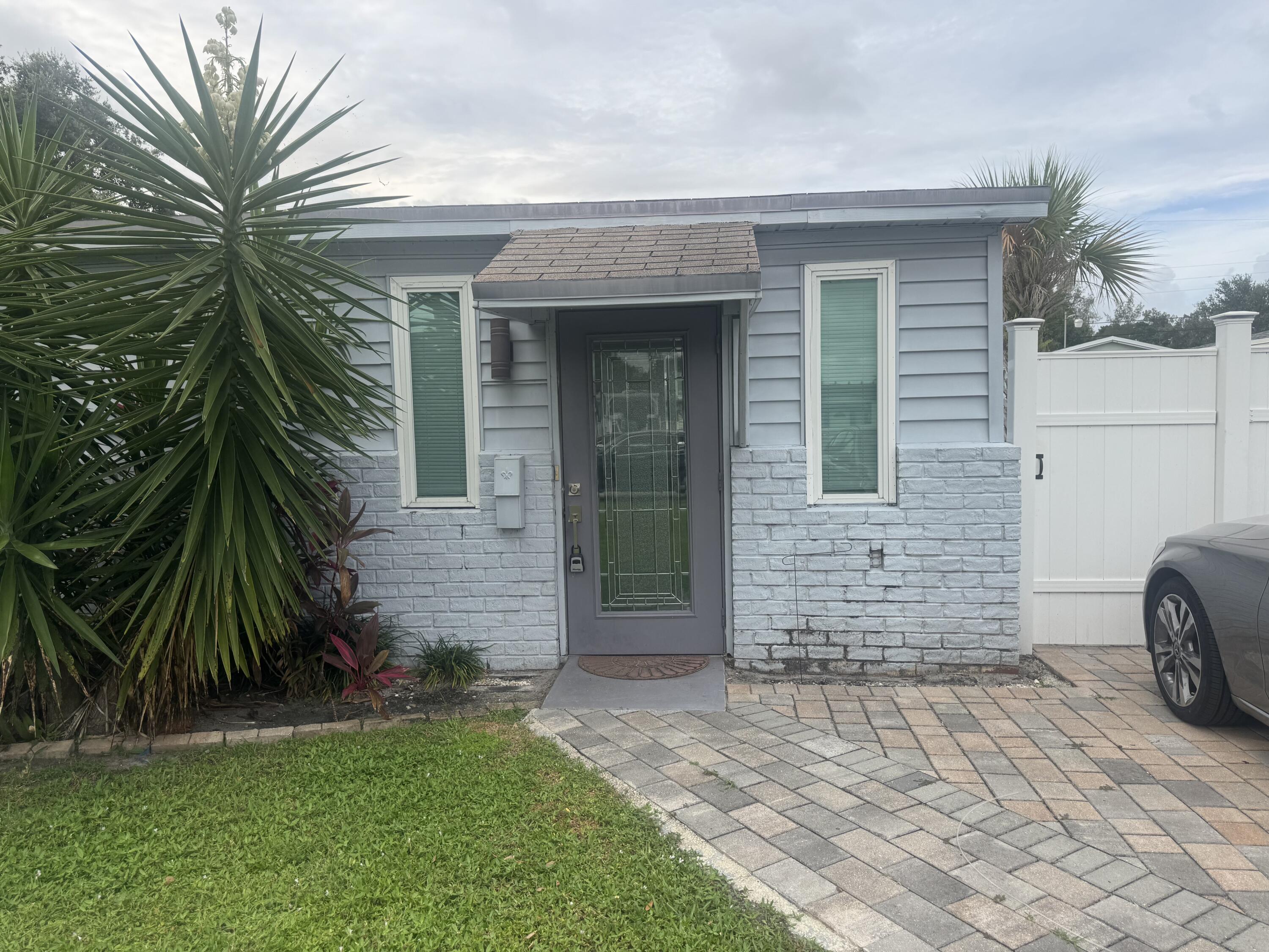 2793 Shawnee Road, Unit B West Palm Beach, FL 33406 - Photo 1 of 12 Front view