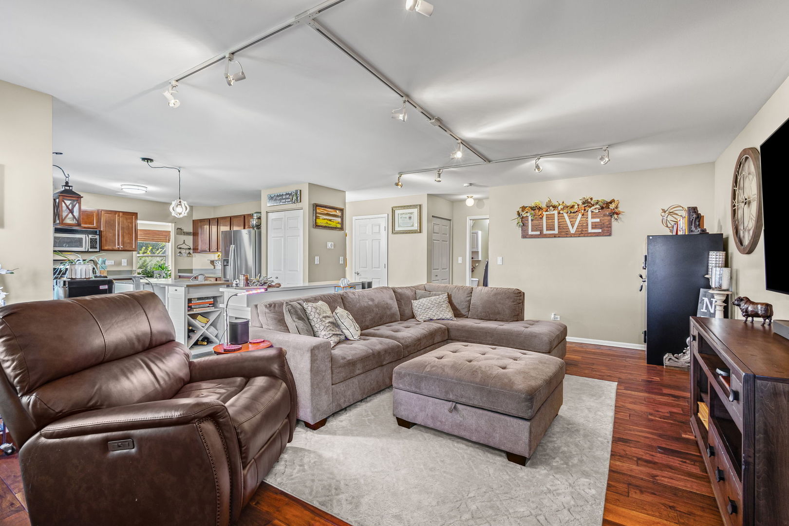 26832 West Hemlock Road Channahon, IL 60410 - Photo 11 of 25 a living room with furniture ceiling fan and a rug