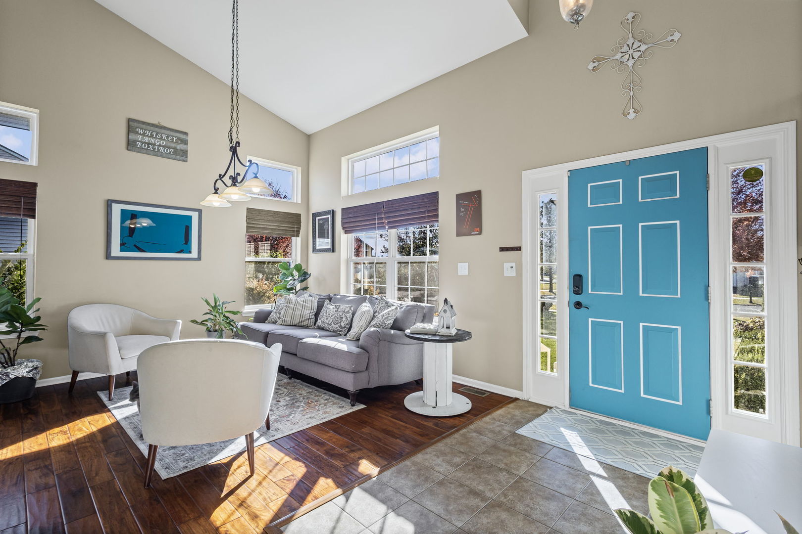 26832 West Hemlock Road Channahon, IL 60410 - Photo 4 of 25 a living room with furniture and a potted plant