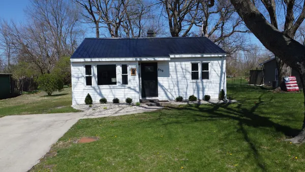 $110,000 | 850 East Locust Street, Watseka, IL 60970