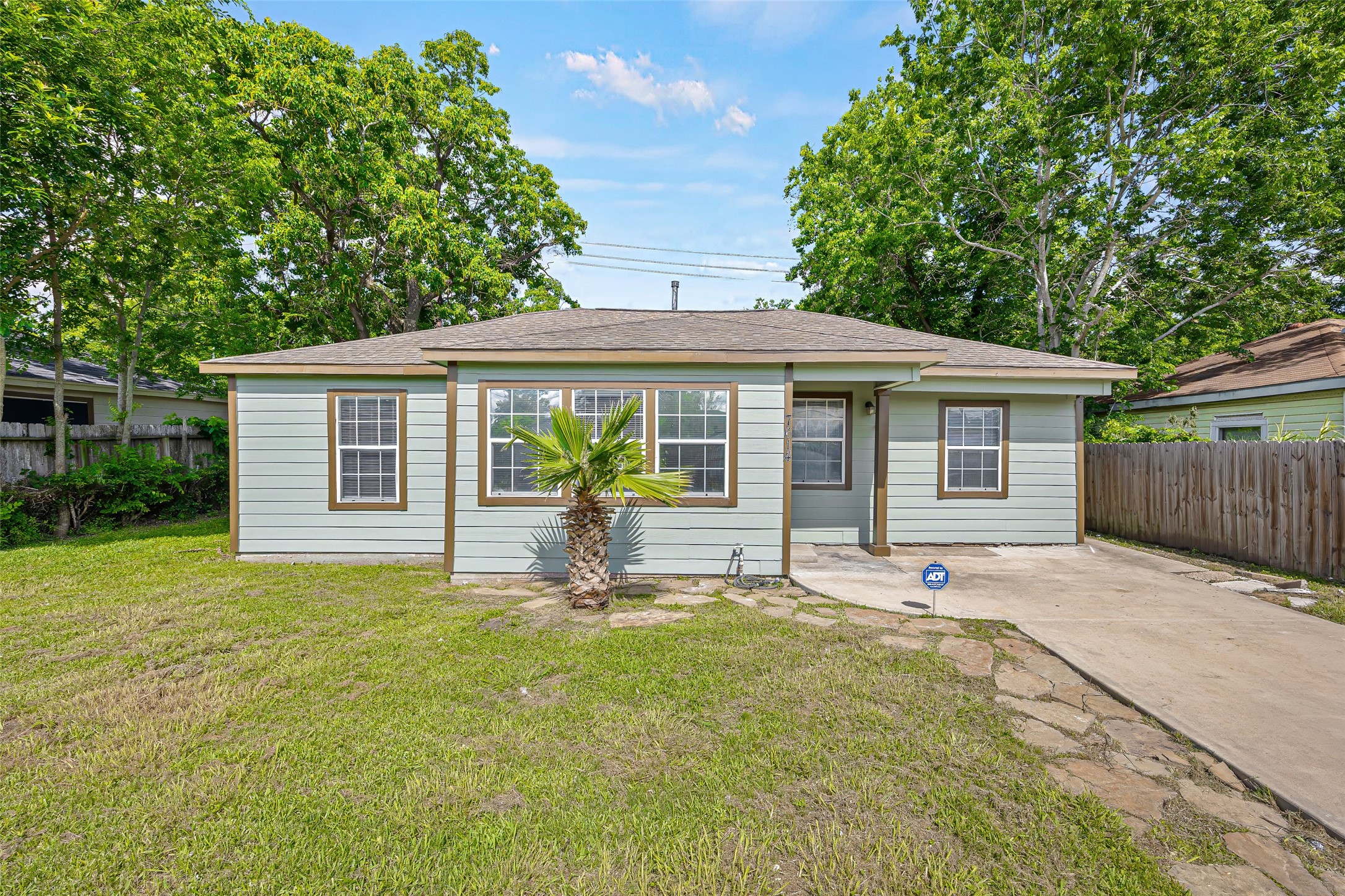 7614 Darnay Drive Houston, TX 77033 - Photo 1 of 18