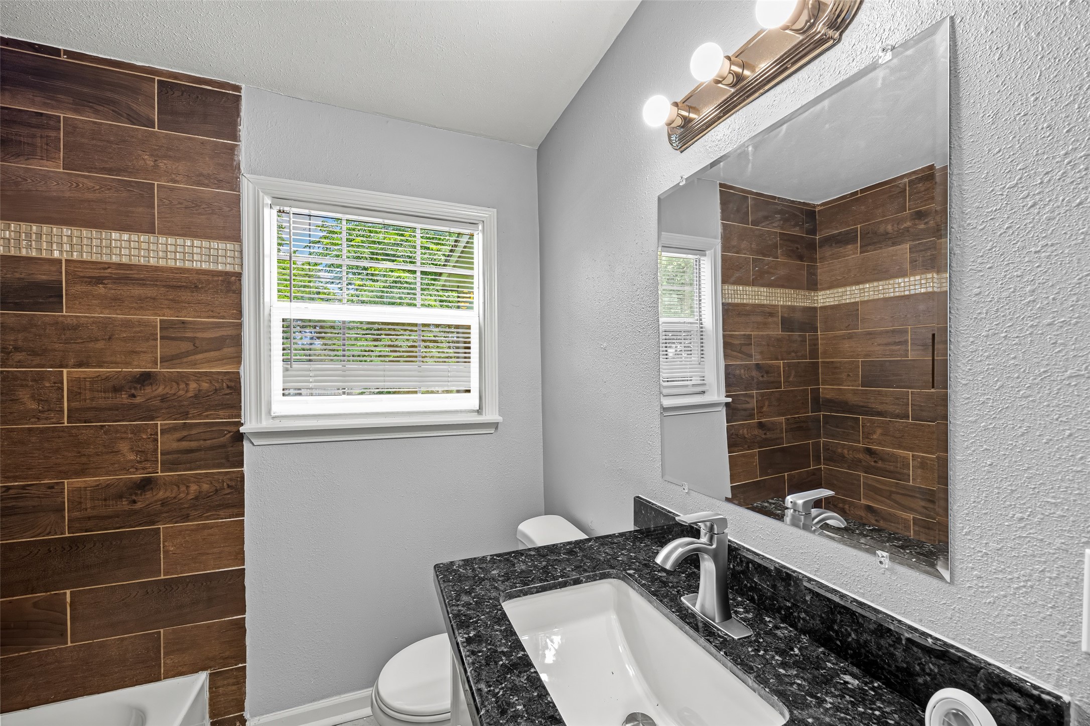 7614 Darnay Drive Houston, TX 77033 - Photo 14 of 18