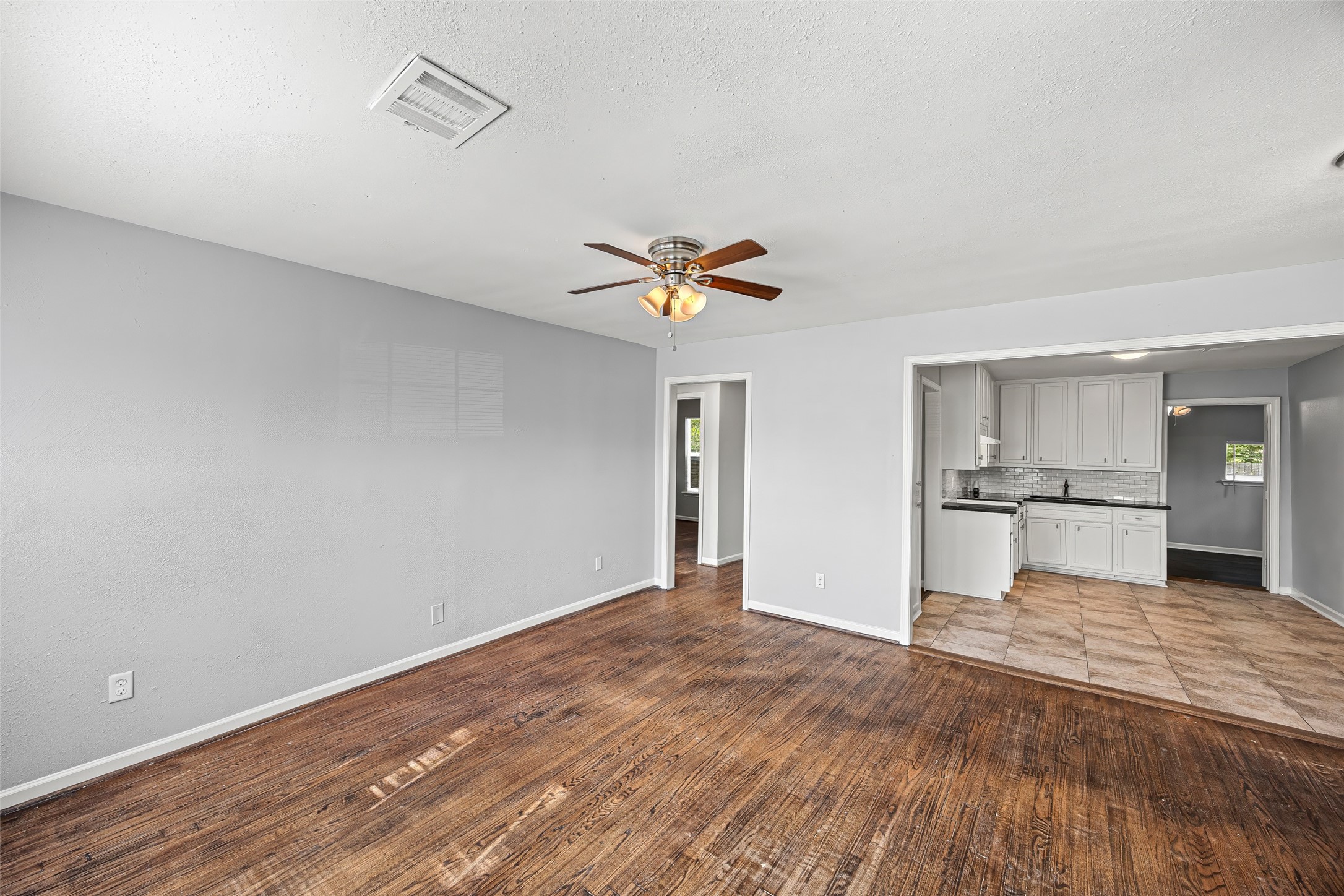 7614 Darnay Drive Houston, TX 77033 - Photo 6 of 18