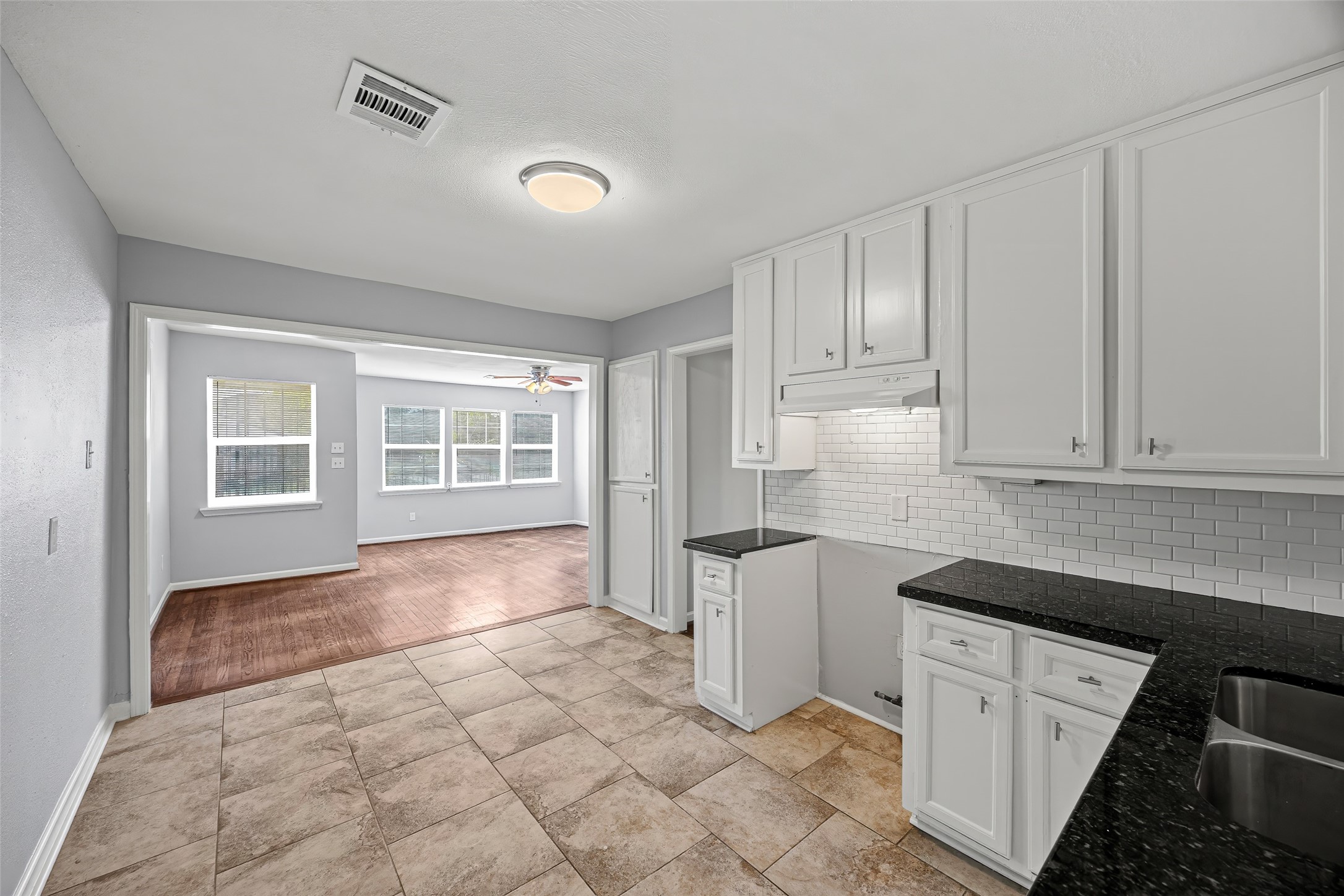 7614 Darnay Drive Houston, TX 77033 - Photo 9 of 18