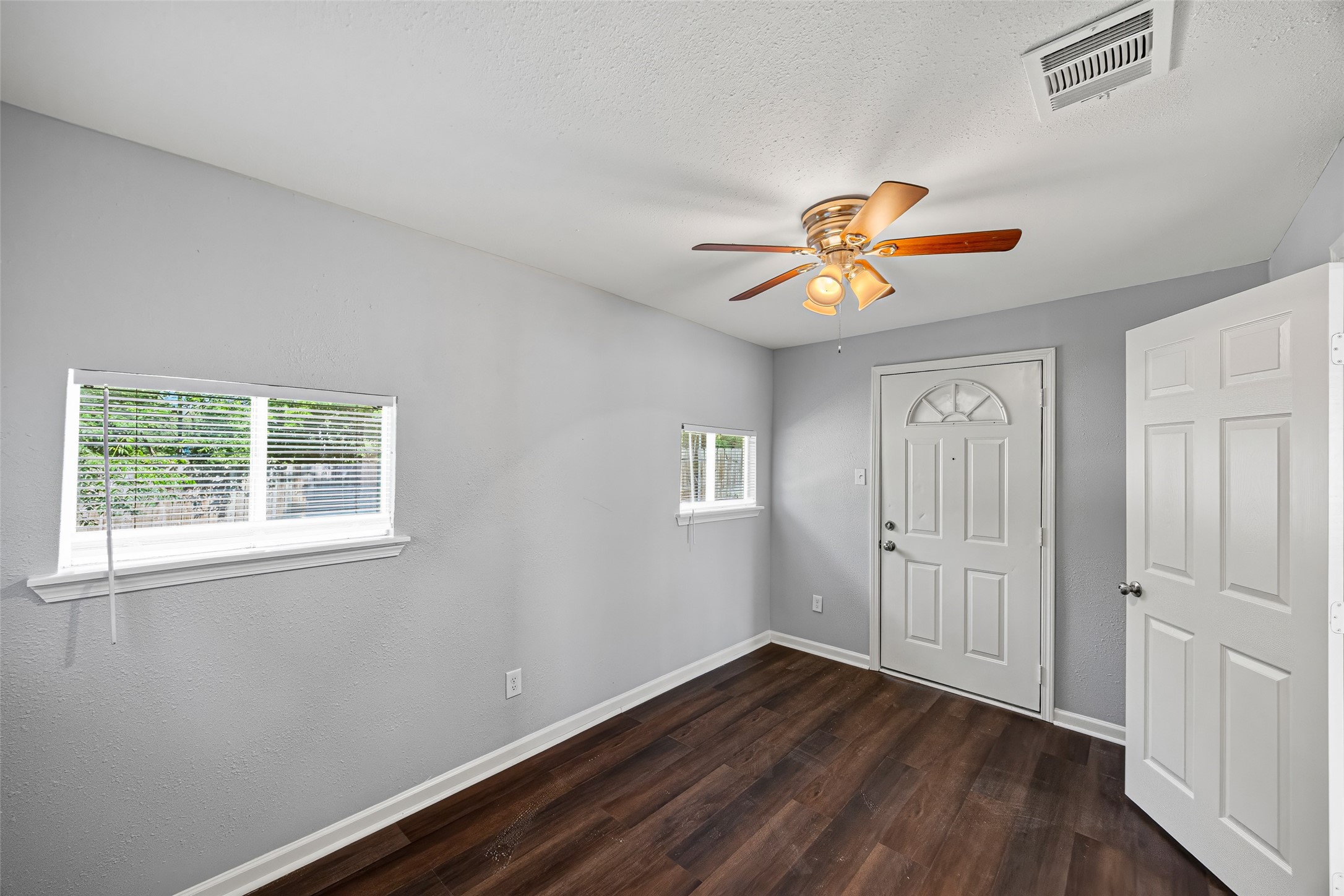 7614 Darnay Drive Houston, TX 77033 - Photo 10 of 18