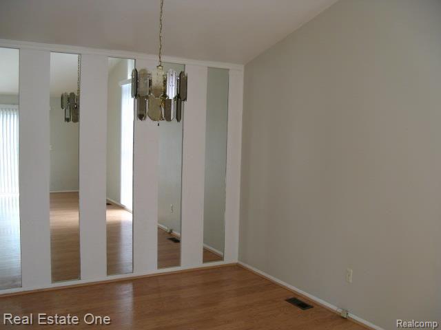 1293 Lamplighter Lane Rochester, MI 48306 - Photo 6 of 18 Dining Area.jpg
