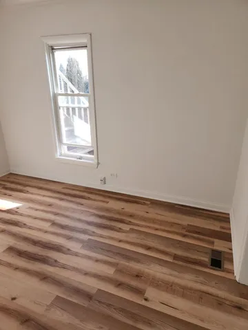 $1,850 | 264 North Jackson Street, Unit 1, Elgin, IL 60123