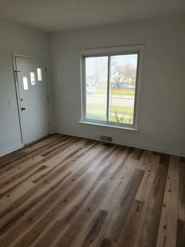 $1,850 | 264 North Jackson Street, Unit 1, Elgin, IL 60123