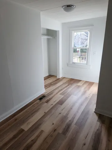 $1,850 | 264 North Jackson Street, Unit 1, Elgin, IL 60123