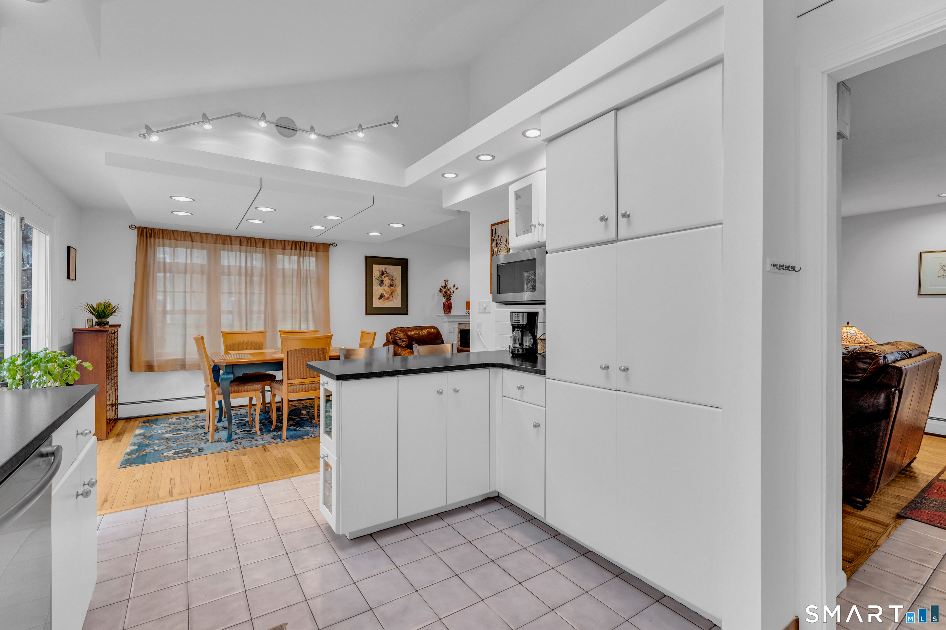 524 Nortontown Road Guilford, CT 06437 - Photo 11 of 39