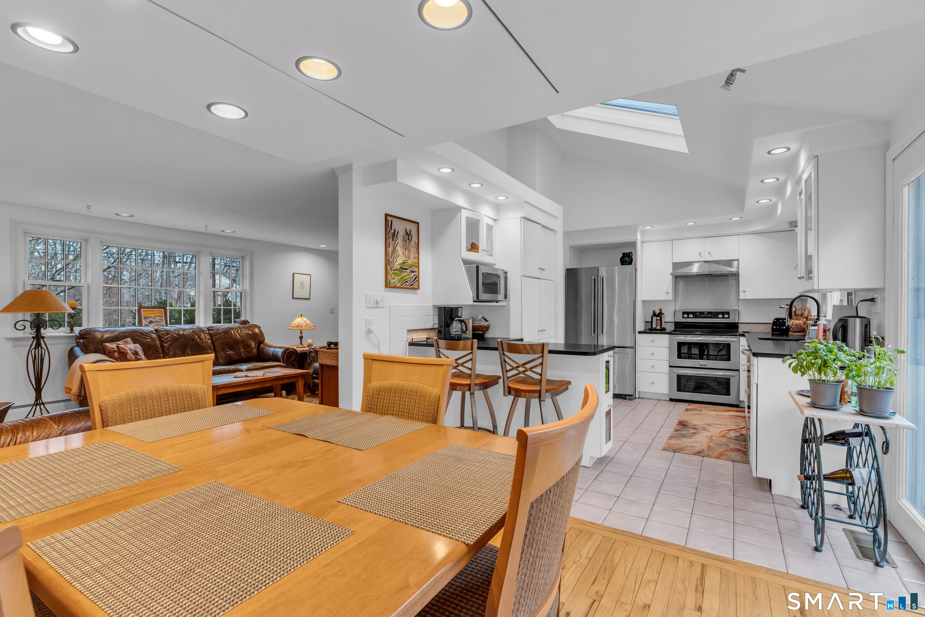 524 Nortontown Road Guilford, CT 06437 - Photo 8 of 39