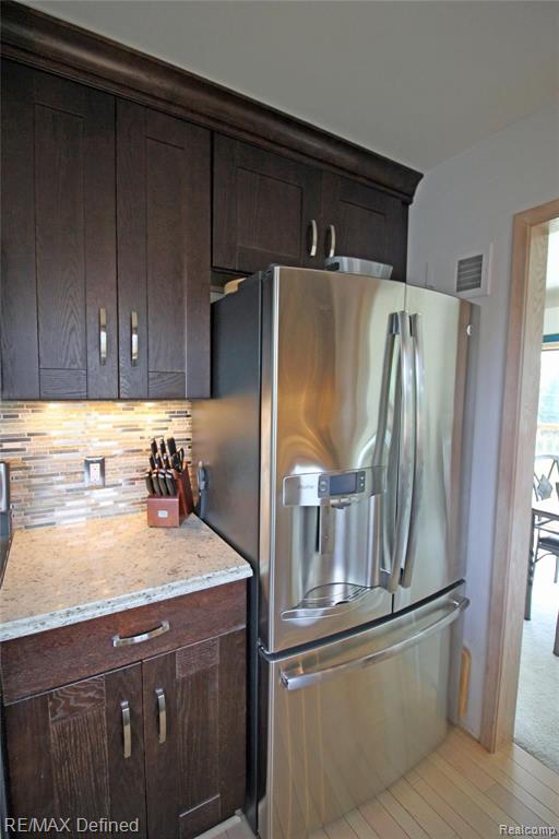 2945 Meadowbrook Drive Rochester Hills, MI 48309 - Photo 5 of 21