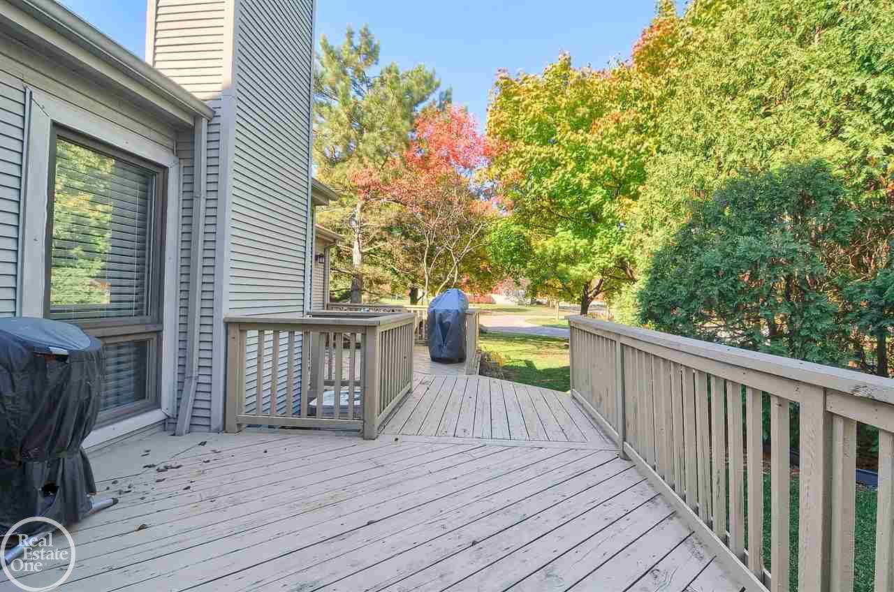 712 Eton Court, Unit #155 Rochester Hills, MI 48307 - Photo 4 of 28
