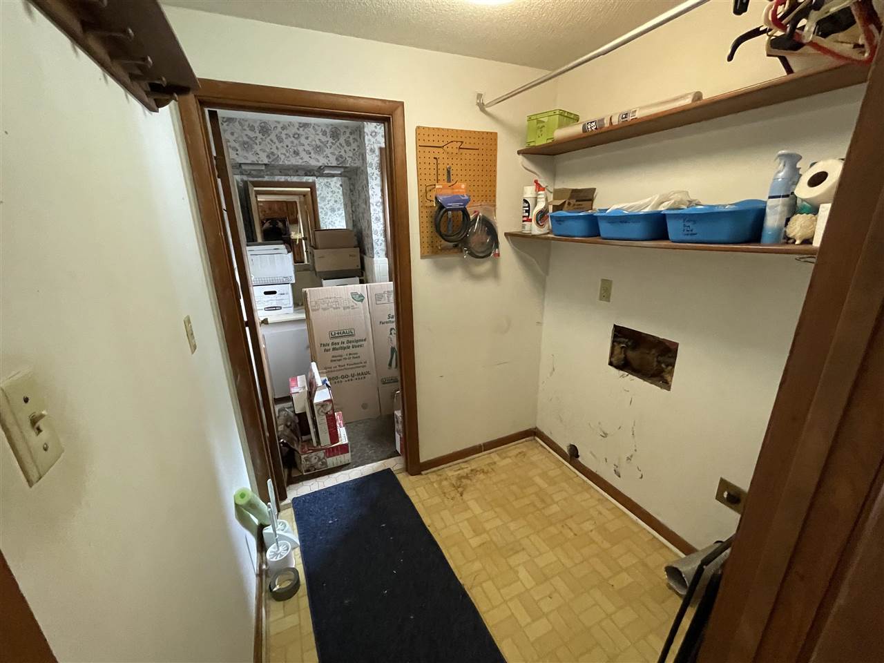 3149 Scheibler Road Memphis, TN 38128 - Photo 18 of 25 Laundry room with 1/2 bath