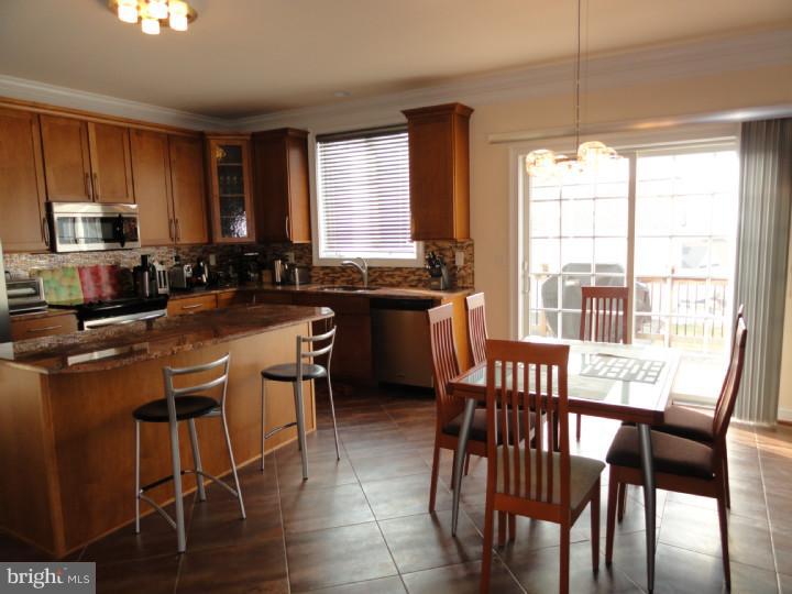 1693 Silver Birch Road Huntingdon Valley, PA 19006 - Photo 9 of 19 Gallery Image 9