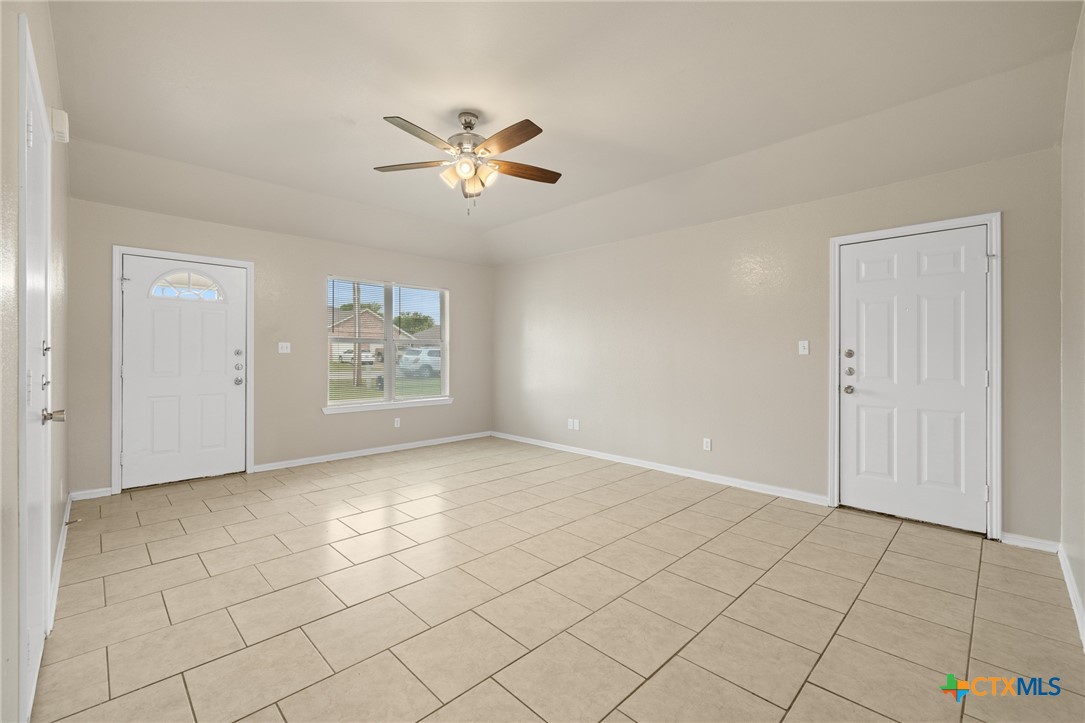1803 Aztec Trace Harker Heights, TX 76548 - Photo 10 of 42 a view of an empty room and window