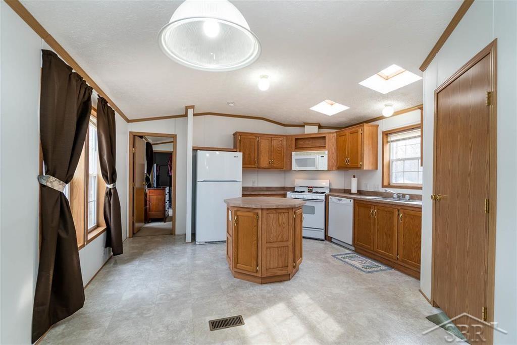 2998 Timberlane Road Harrison, MI 48625 - Photo 8 of 24 50038359-7.JPG