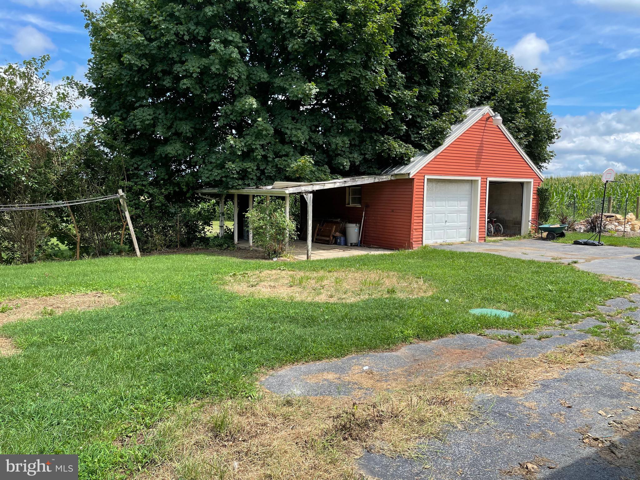 4453 Duffield Road Chambersburg, PA 17202 - Photo 3 of 33 Garage and carport