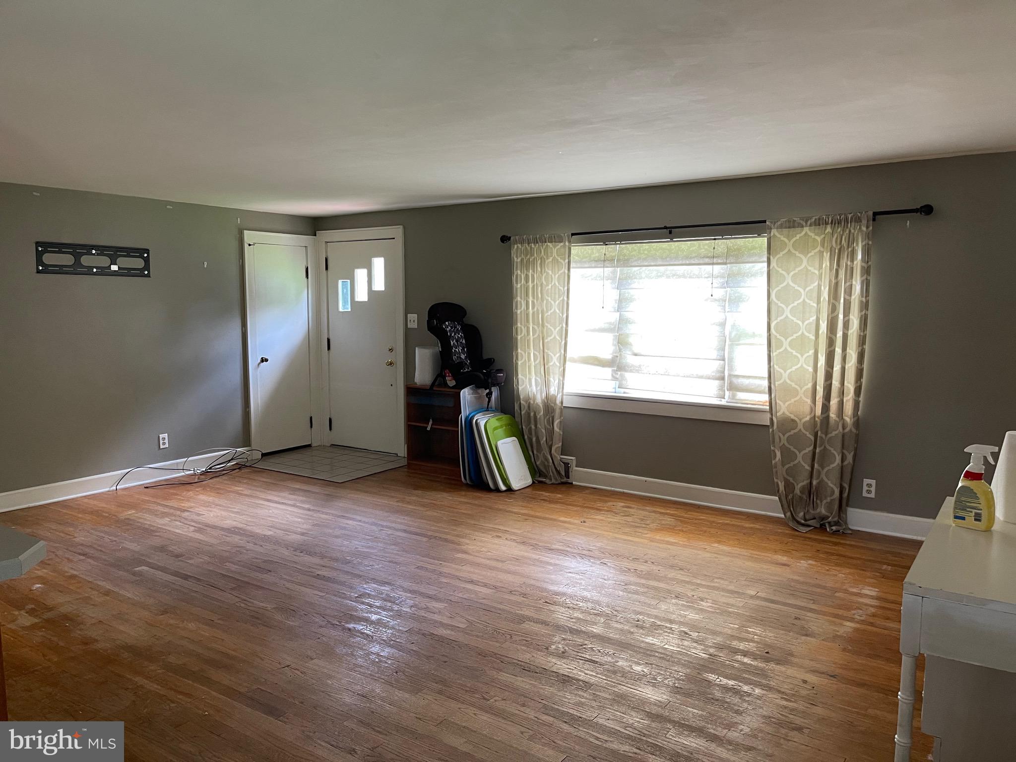 4453 Duffield Road Chambersburg, PA 17202 - Photo 5 of 33 Livingroom