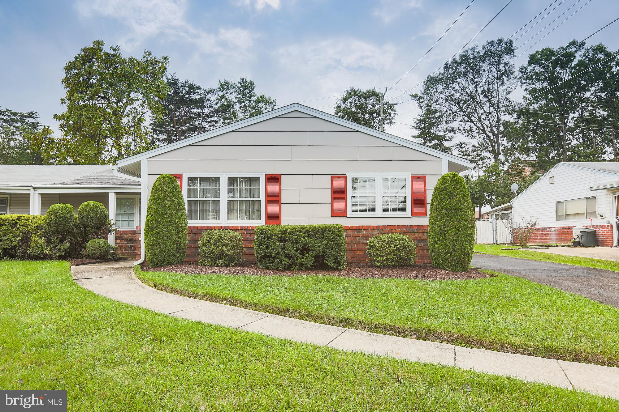 7245 Fairbrook Road Baltimore, MD 21244 - Photo 4 of 40 One level living