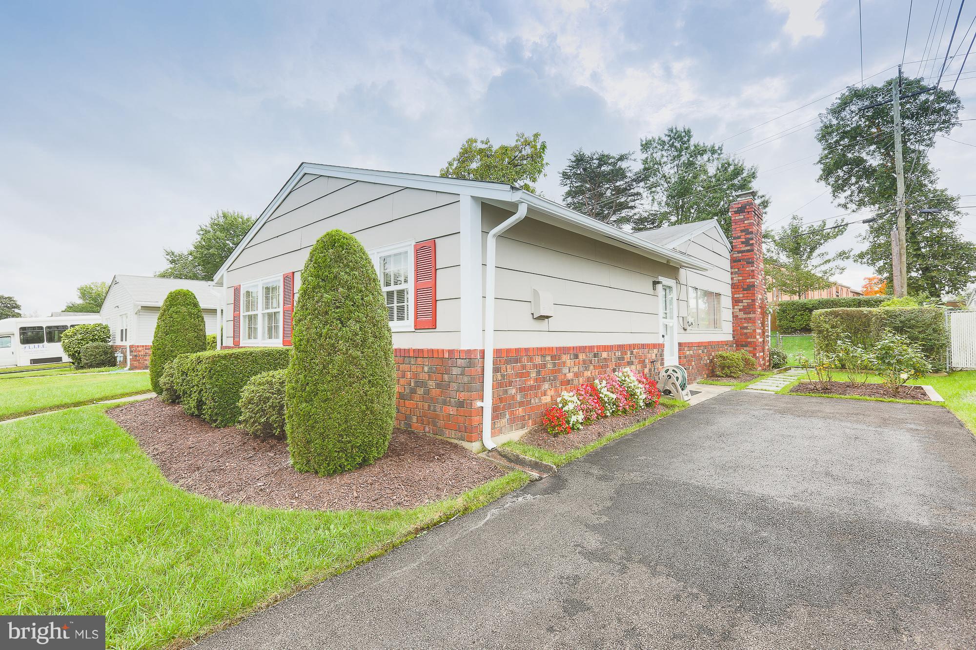 7245 Fairbrook Road Baltimore, MD 21244 - Photo 5 of 40 Pride of ownership