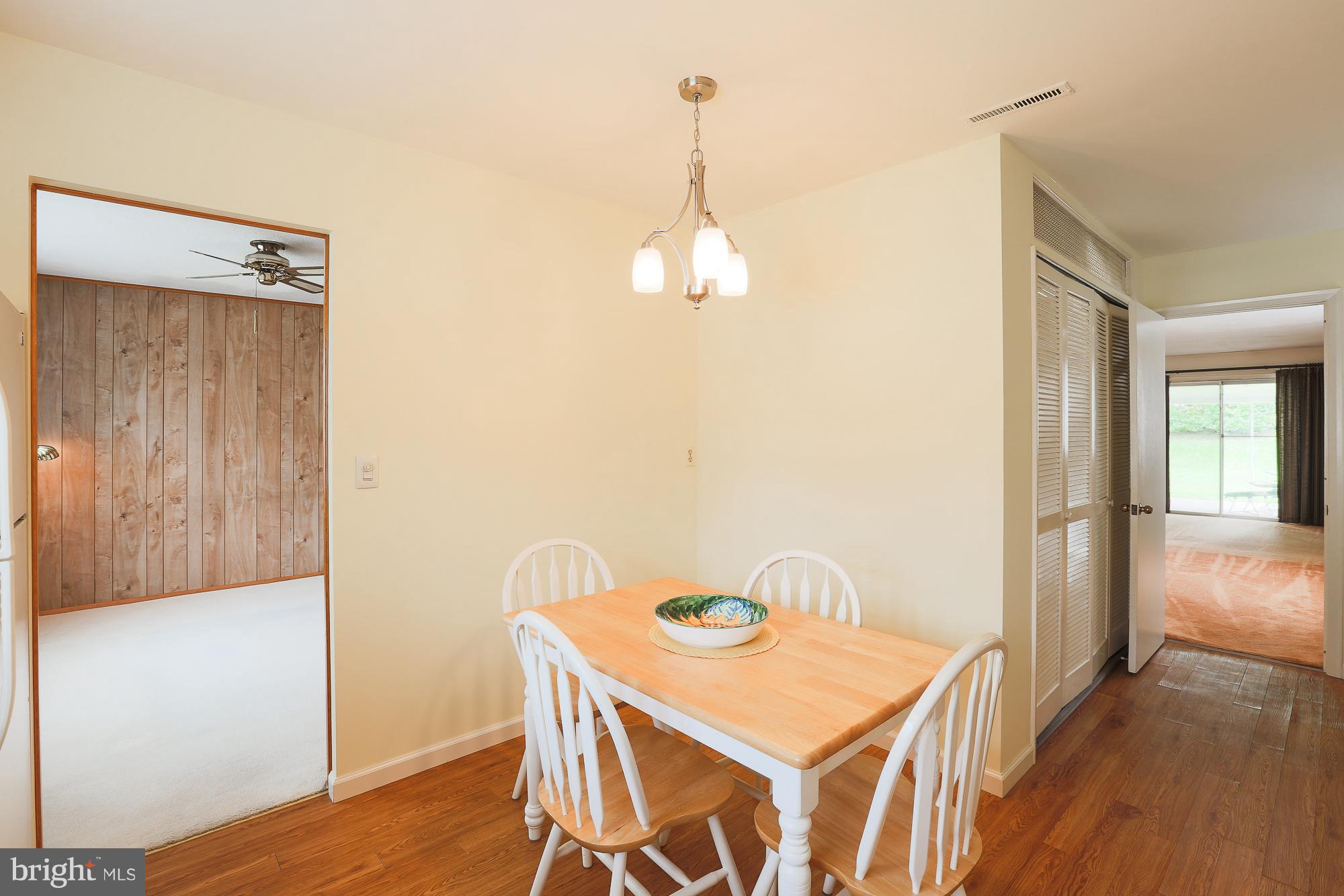 7245 Fairbrook Road Baltimore, MD 21244 - Photo 7 of 40 Eat in kitchen adjacent to family room