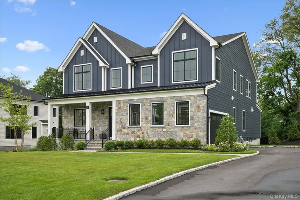 $4,098,000 | 14 Sequoia Circle, Manhasset, NY 11030