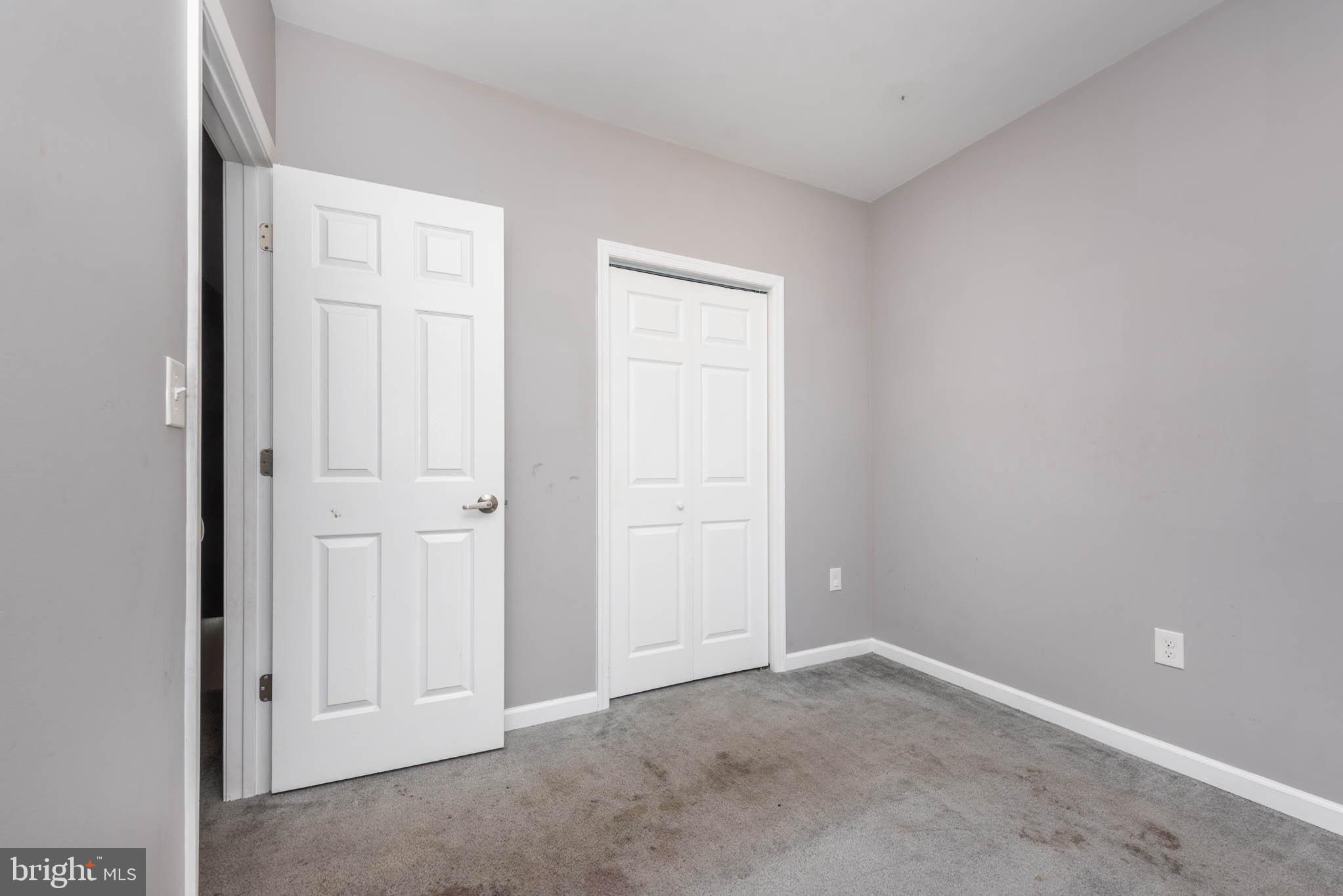 2118 East Hoffman Street Baltimore, MD 21213 - Photo 14 of 19 an empty room with windows