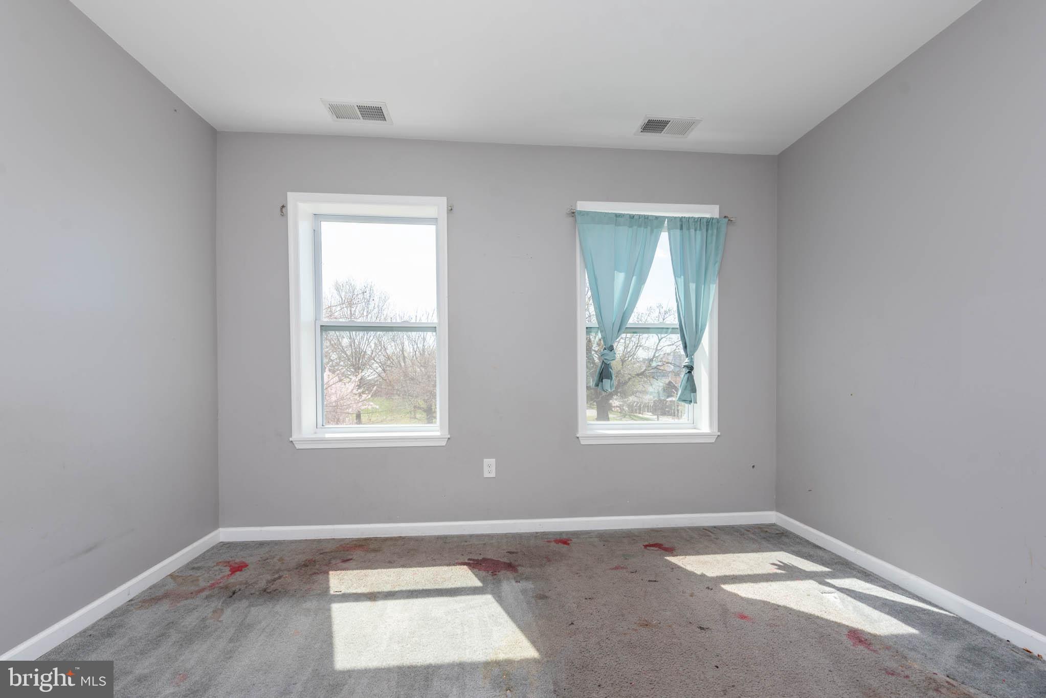 2118 East Hoffman Street Baltimore, MD 21213 - Photo 9 of 19 an empty room with windows