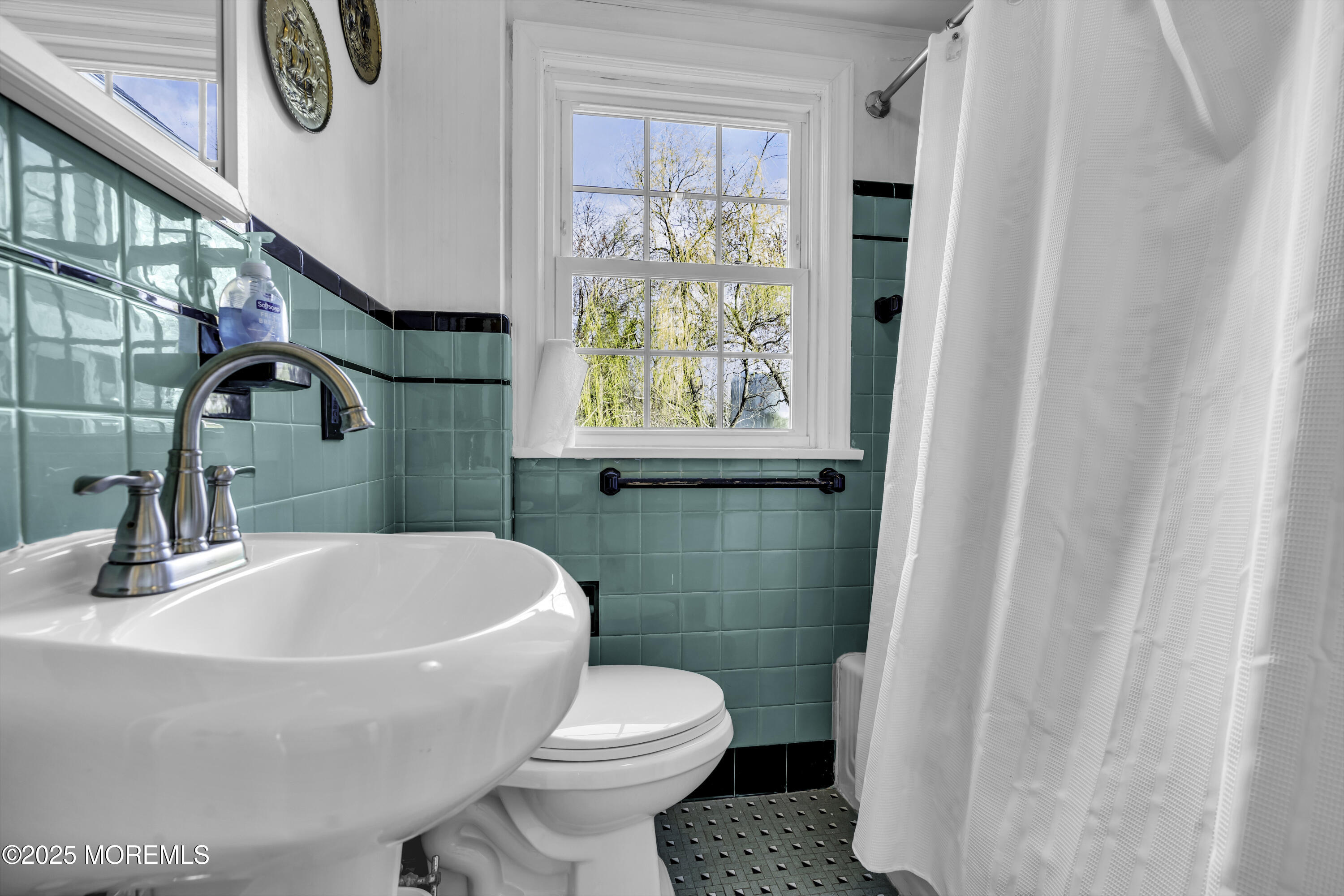 326 South Boulevard Spring Lake, NJ 07762 - Photo 23 of 54 a bathroom with a sink toilet and tub