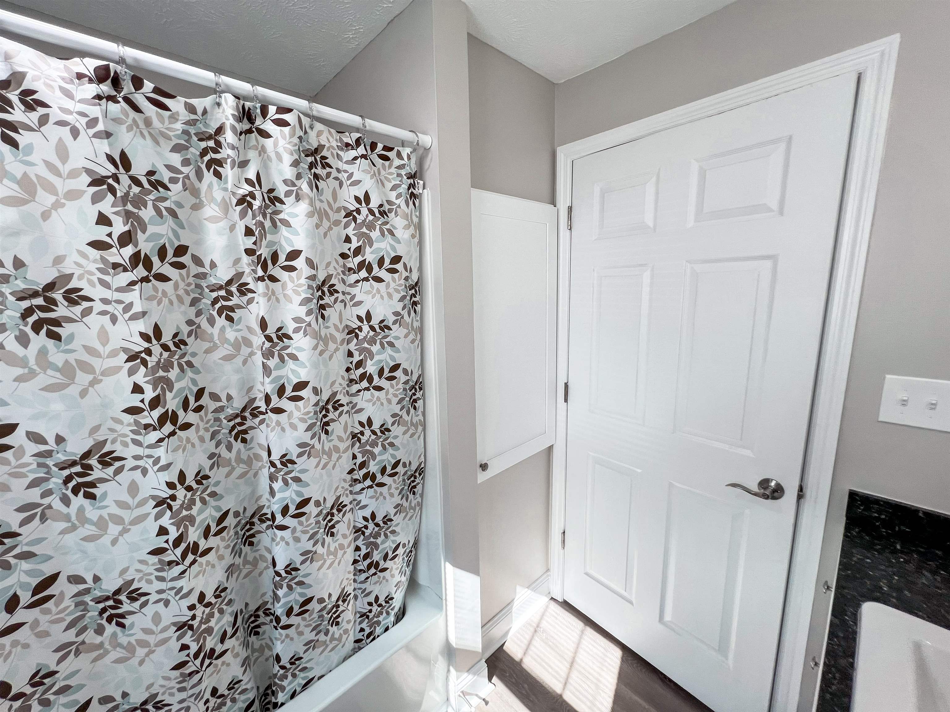 202 Morris Street Waynesboro, TN 38485 - Photo 9 of 36 Bathroom featuring shower / tub combo