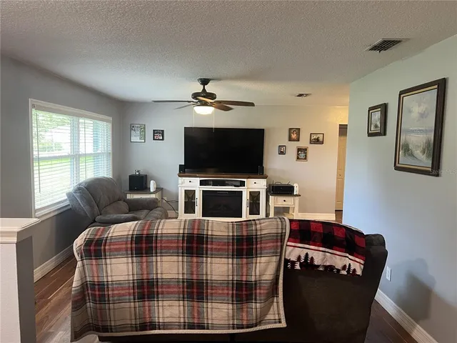 $329,800 | 563 Chestnut Court, Deltona, FL 32725