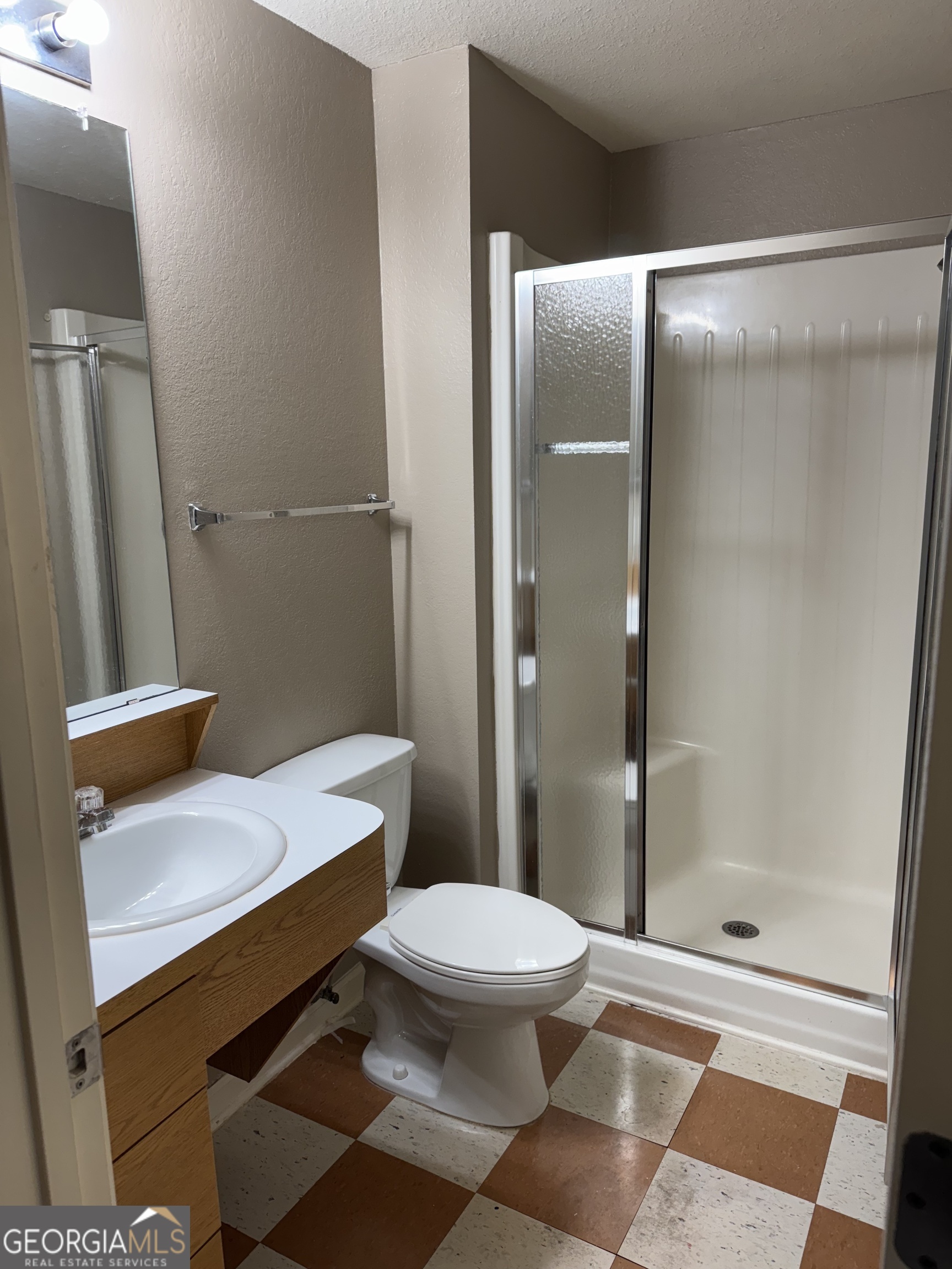 211 North Avenue, Unit 1332 Athens, GA 30601 - Photo 14 of 14 a bathroom with a sink and a mirror