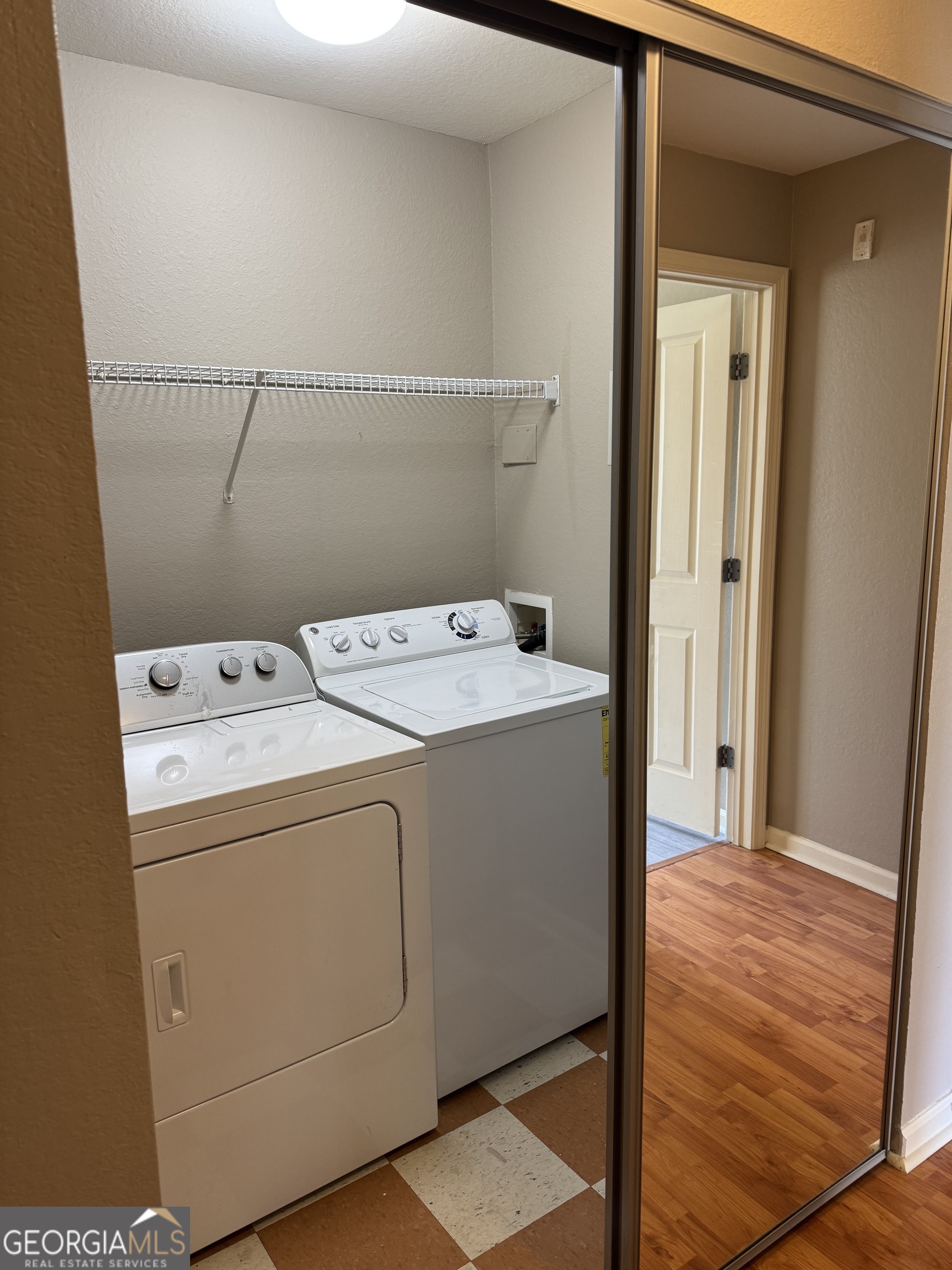 211 North Avenue, Unit 1332 Athens, GA 30601 - Photo 6 of 14 a utility room with dryer and washer